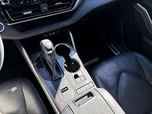 Used 2021 Toyota Highlander Platinum image 18