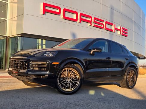 Used 2025 Porsche Cayenne Coupe image 40