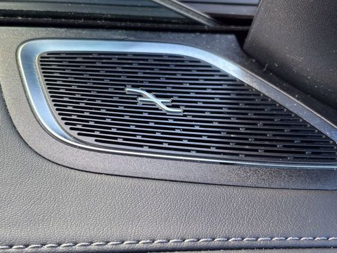 Used 2024 Mercedes-Benz GLC 300 4MATIC image 19