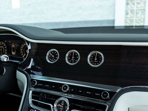 Used 2025 Bentley Flying Spur Speed image 43