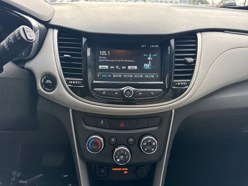 Used 2017 Chevrolet Trax LT w/ LT Convenience Package image 10