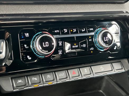 Used 2025 GMC Sierra 1500 AT4 image 19