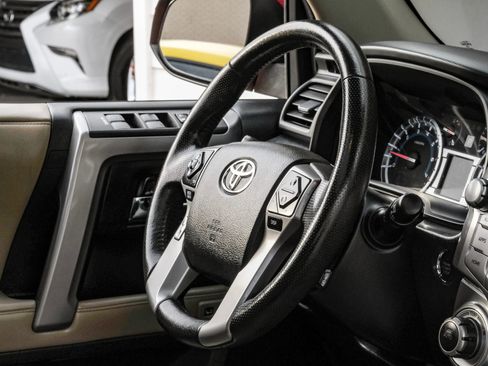 Used 2014 Toyota 4Runner Limited image 13