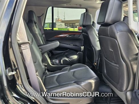Used 2015 Cadillac Escalade Luxury image 16