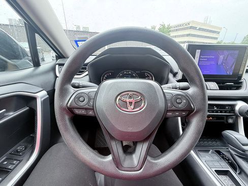 Used 2025 Toyota RAV4 XLE FWD image 14