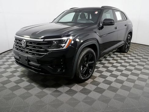 Certified 2025 Volkswagen Atlas Cross Sport SEL R-Line AWD/4WD image 29