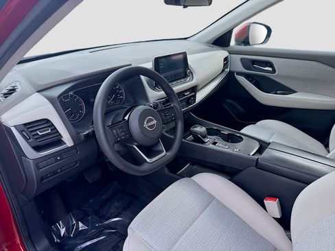 Used 2023 Nissan Rogue SV image 9