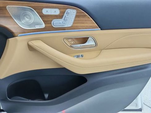 Used 2025 Mercedes-Benz GLS 450 4MATIC image 24