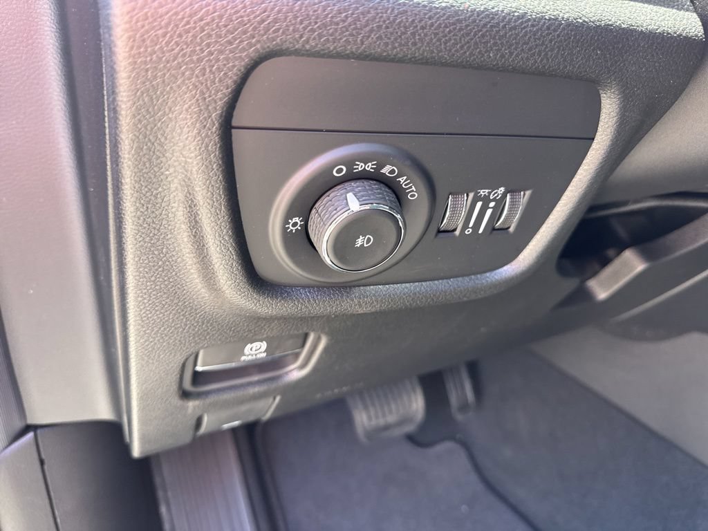 New 2026 Jeep Grand Cherokee L Limited w/ MOPAR Finishing Package AWD/4WD image 11