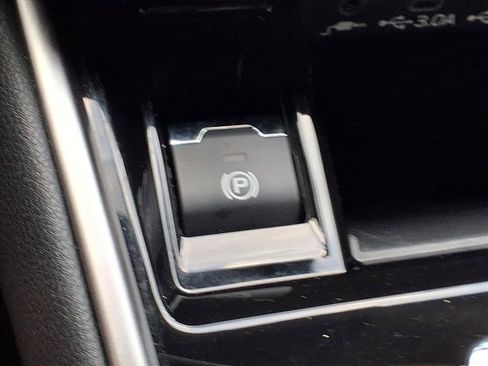 Certified 2025 Subaru Outback Premium image 17