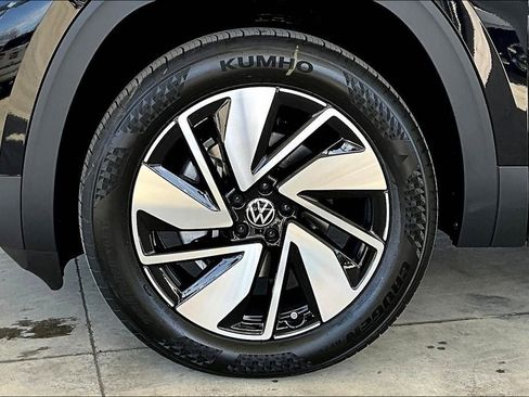 New 2025 Volkswagen Atlas SEL image 8