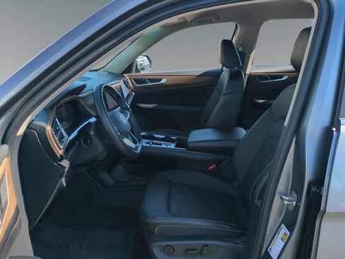 Used 2024 Volkswagen Atlas SE image 9