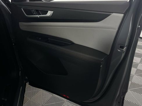 Used 2025 Volkswagen Atlas Peak Edition SE image 35