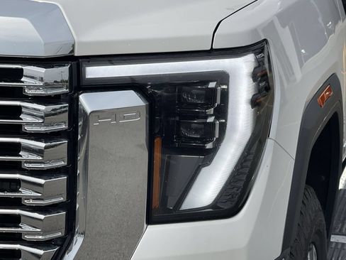 Used 2024 GMC Sierra 2500 Denali w/ Technology Package AWD/4WD image 16