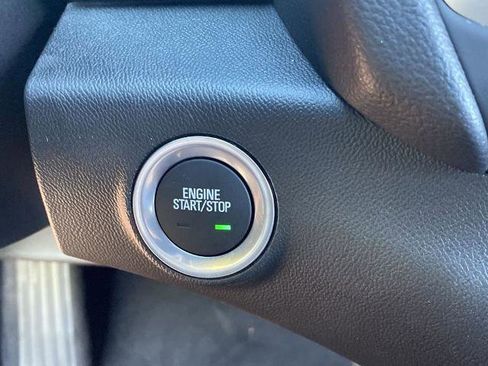 Used 2024 GMC Terrain SLE w/ Driver Convenience Package image 8