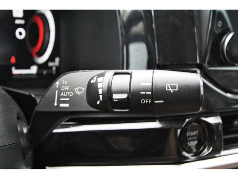 Used 2025 Nissan Pathfinder Platinum FWD image 18