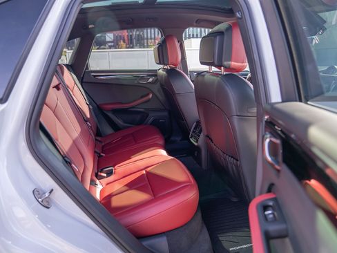 Certified 2026 Porsche Macan AWD/4WD image 25