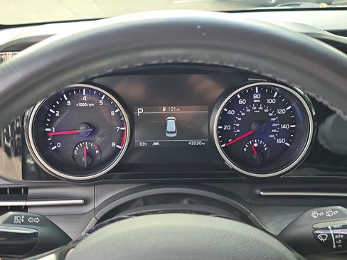 Used 2023 Kia Carnival EX FWD image 34