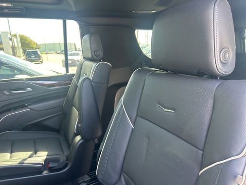 Used 2021 Cadillac Escalade ESV Premium Luxury image 12