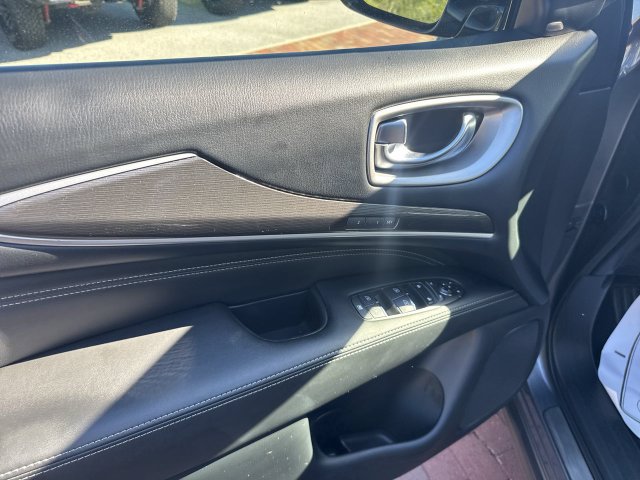 Used 2020 INFINITI QX60 Luxe w/ Essential Package FWD image 11