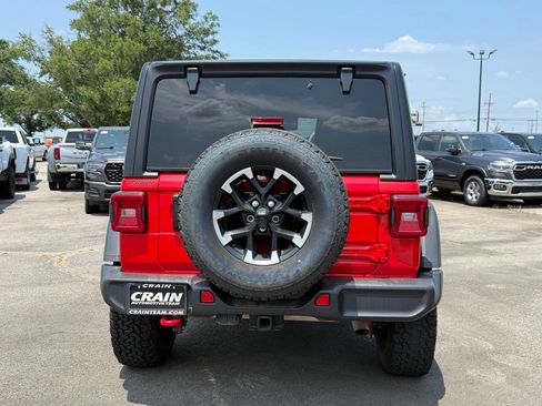 Used 2025 Jeep Wrangler Unlimited Rubicon AWD/4WD image 6