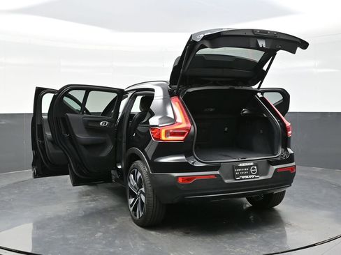 Used 2024 Volvo XC40 B5 Plus image 37