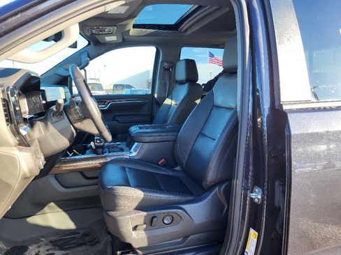 Used 2022 Chevrolet Silverado 1500 RST image 2