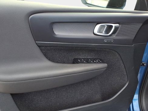Used 2021 Volvo XC40 T5 R-Design w/ Climate Package image 7