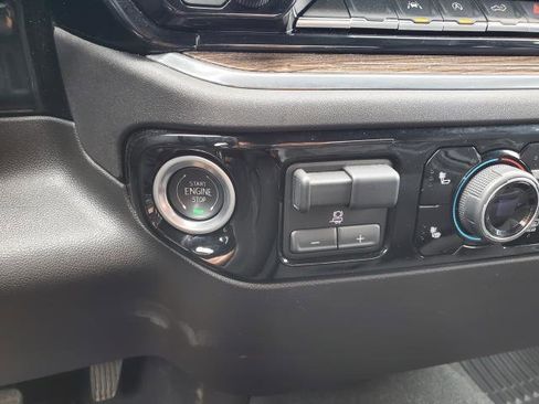 Used 2025 Chevrolet Silverado 1500 LT image 19