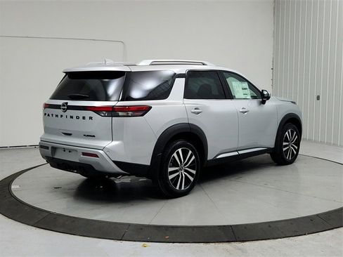 Used 2025 Nissan Pathfinder Platinum w/ Black Appearance Package image 7