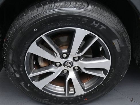 Used 2016 Toyota RAV4 XLE image 39