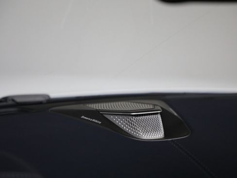 Used 2024 Aston Martin DB12 Convertible image 30