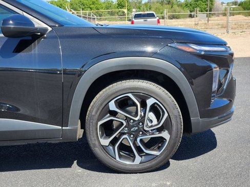 Used 2025 Chevrolet Trax RS w/ Driver Confidence Package FWD image 9