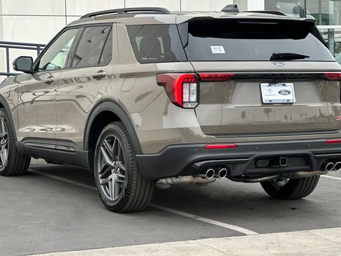 New 2026 Ford Explorer ST w/ Sun And Sound Package image 5