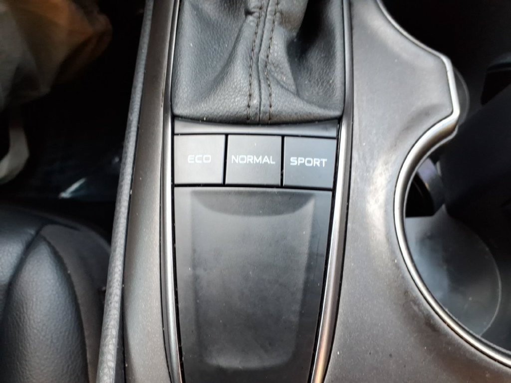 Used 2022 Toyota Camry SE w/ Cold Weather Package FWD image 31