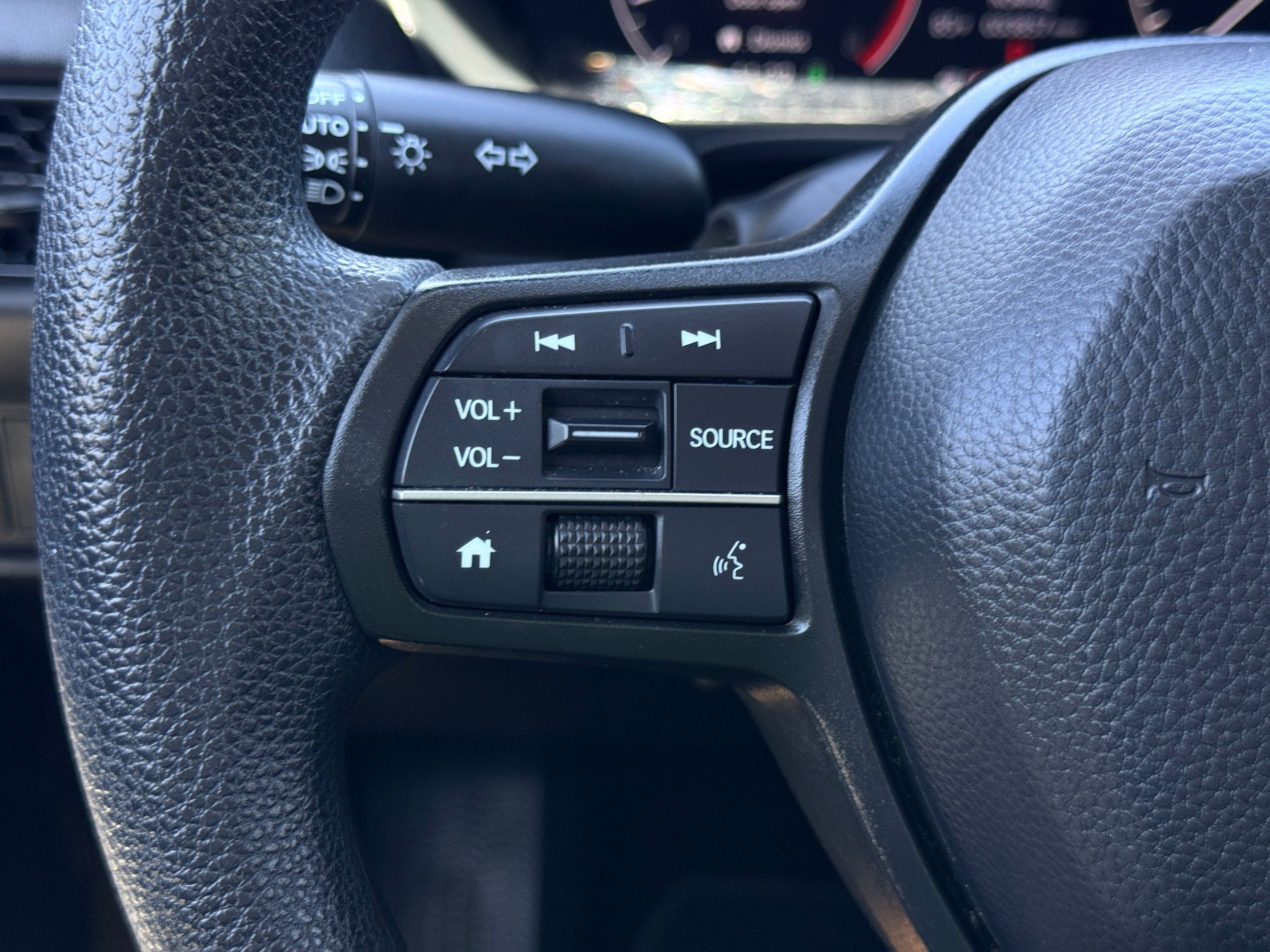 Used 2025 Honda HR-V LX image 12