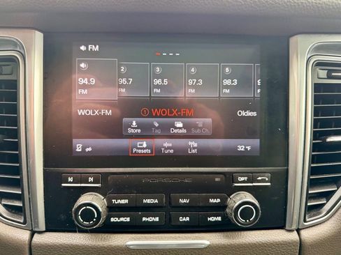 Used 2018 Porsche Macan AWD/4WD image 31