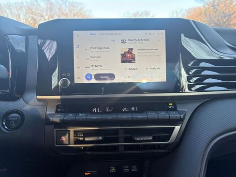 Used 2025 Toyota Camry SE image 17