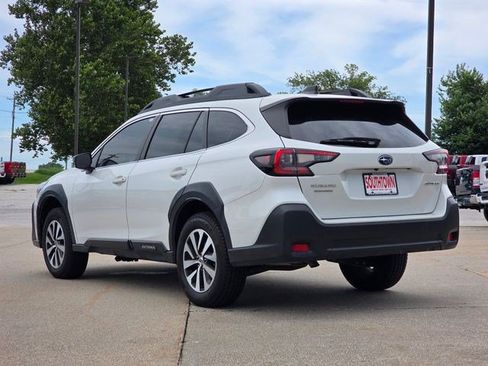 Used 2023 Subaru Outback Premium AWD/4WD image 6