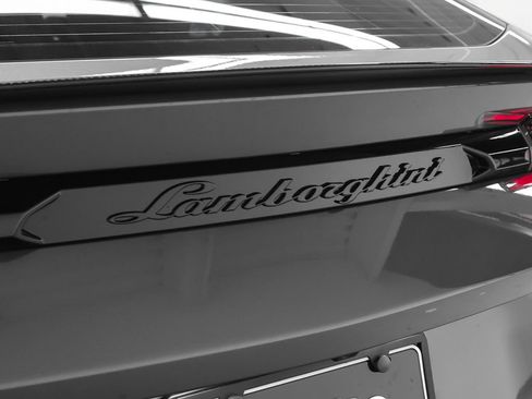 Used 2023 Lamborghini Urus Performante AWD/4WD image 42