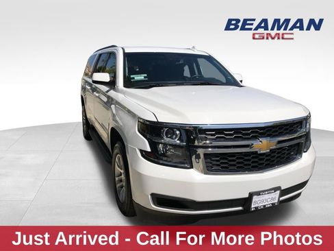 Used 2019 Chevrolet Suburban LT RWD image 1