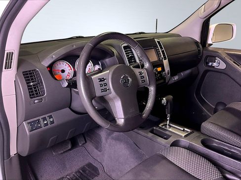 Used 2019 Nissan Frontier PRO-4X image 18