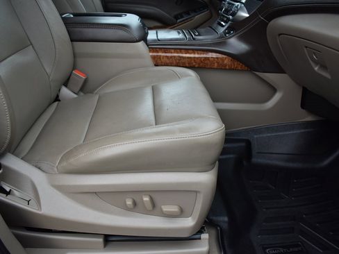 Used 2020 Chevrolet Suburban Premier image 8