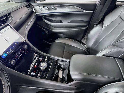 Used 2023 Jeep Grand Cherokee Overland w/ Advanced Protech Group III image 26