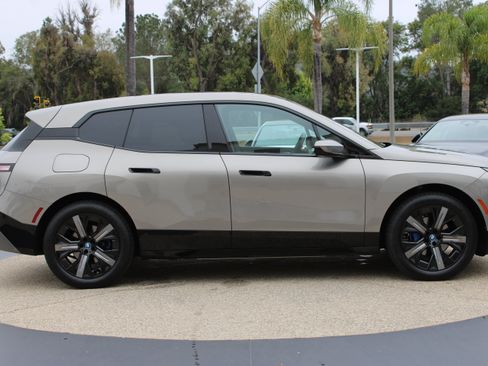 Used 2025 BMW iX xDrive50 w/ Premium Package AWD/4WD image 7
