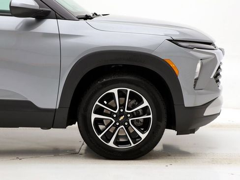 Used 2025 Chevrolet TrailBlazer LT w/ LT Cold Weather Package image 3