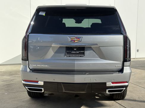 New 2026 Cadillac Escalade Luxury image 8