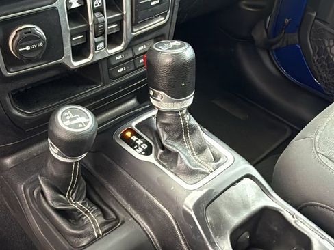 Used 2018 Jeep Wrangler Unlimited Sahara AWD/4WD image 38