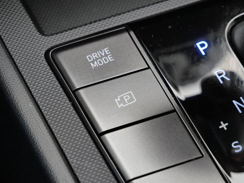 Certified 2025 Hyundai Elantra Sport image 27