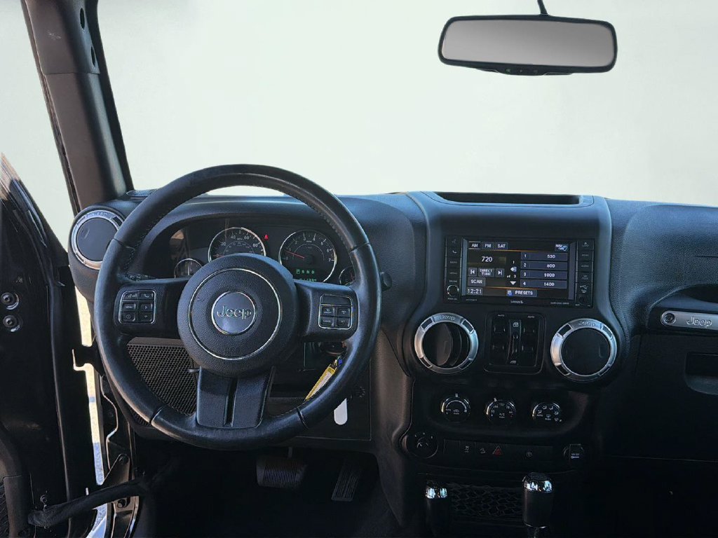 Used 2018 Jeep Wrangler Unlimited Sahara w/ Connectivity Group AWD/4WD image 14